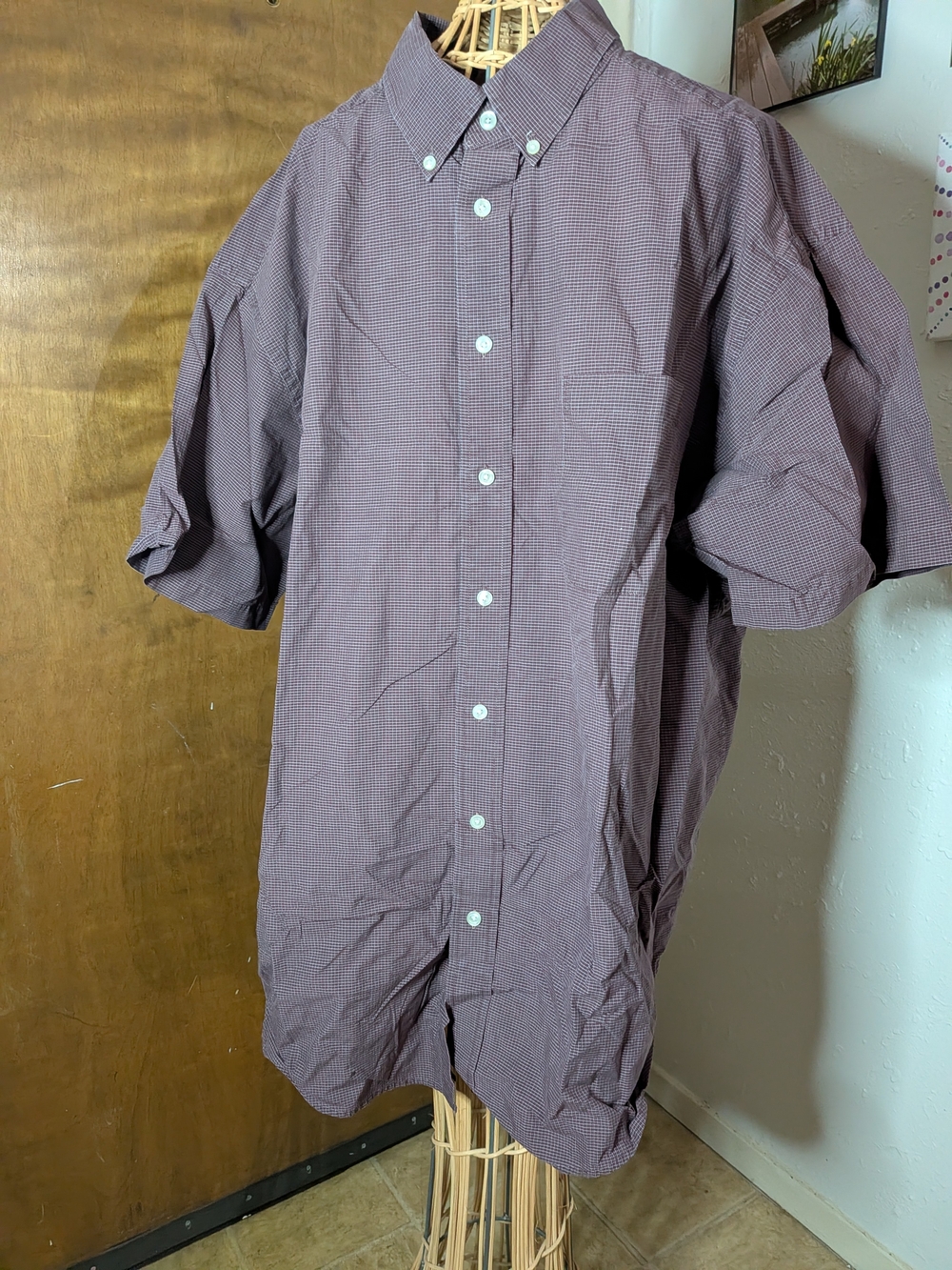 Roundtree & Yorke Men's Short-Sleeve Button-Down Shirt in Burgundy Micro-Check